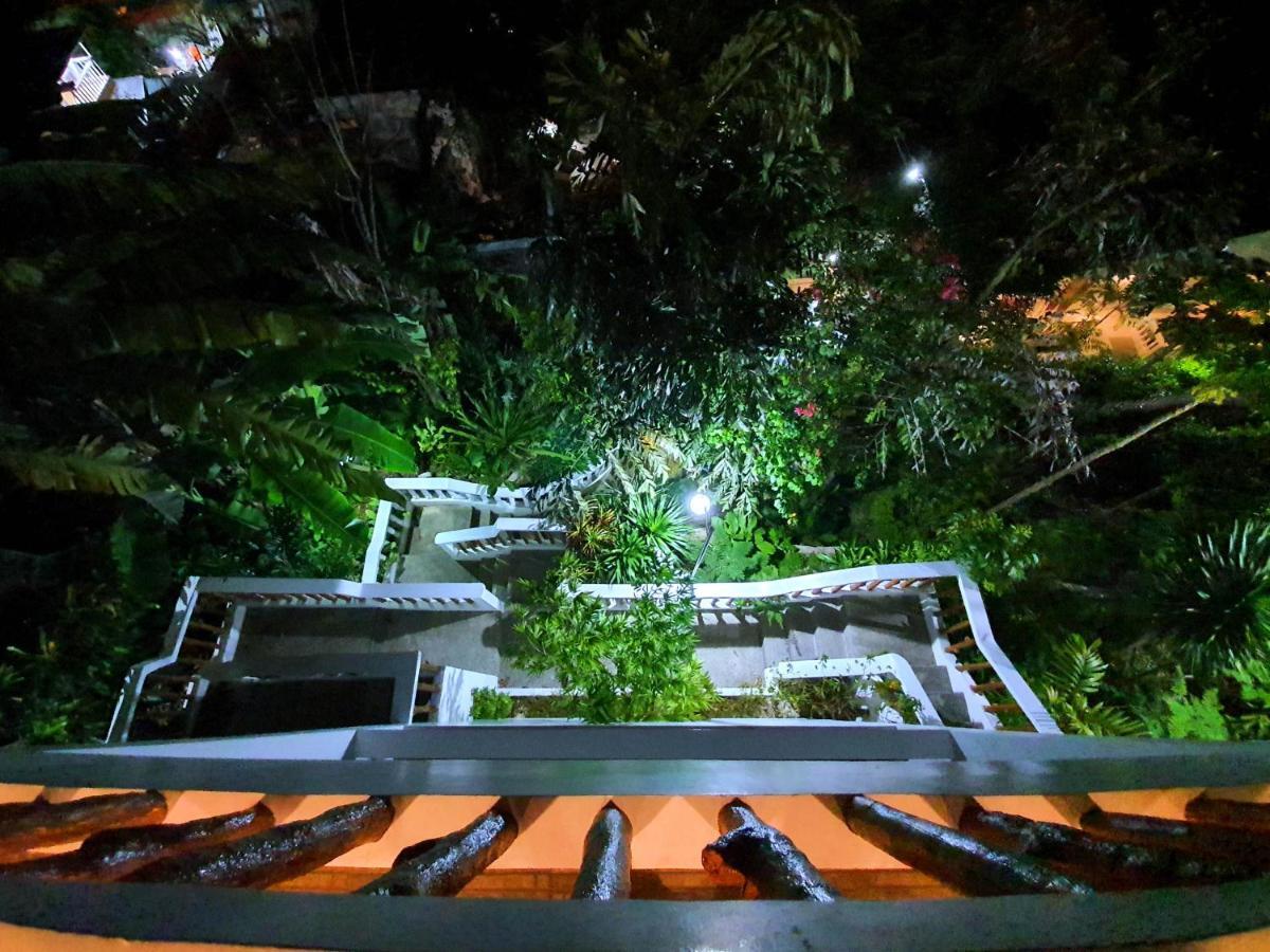 Cocoloco Beach Resort Manoc-Manoc Екстериор снимка