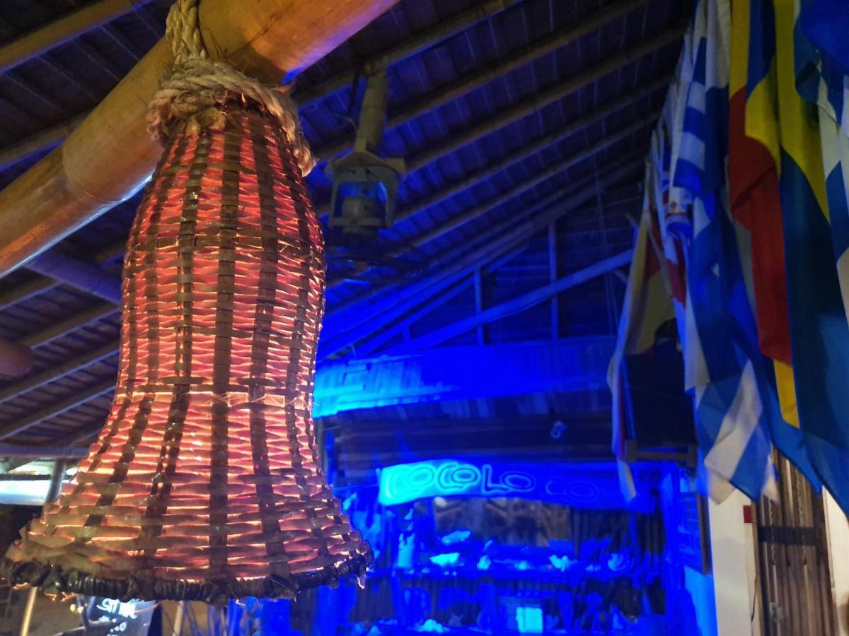 Cocoloco Beach Resort Manoc-Manoc Екстериор снимка